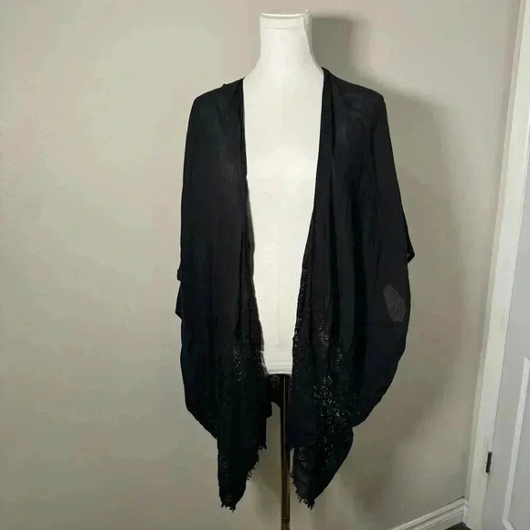 Roots boho lightweight shawl OS - Picture 3 of 5